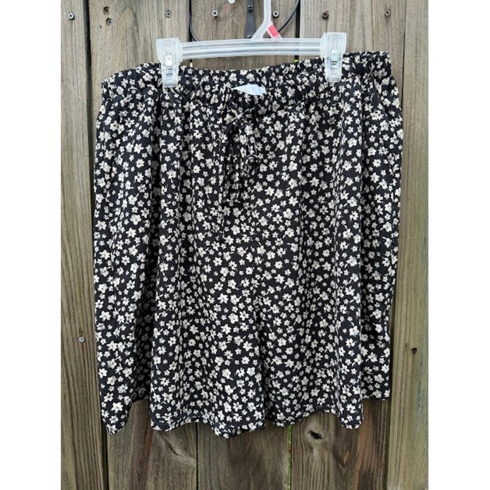 Cottagecore Floral Henly Shorts Women XL Black Daisy Print Elastic Waist Pocket